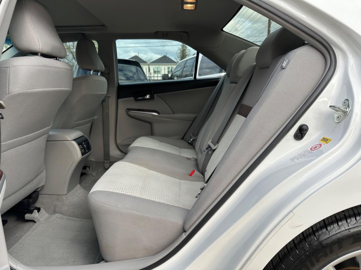 2012 White /Silver Toyota Camry XLE (4T4BF1FK0CR) with an 2.5L engine, Automatic transmission, located at 1501 West 15th St., Houston, 77008, (713) 869-2925, 29.797941, -95.411789 - Photo#6